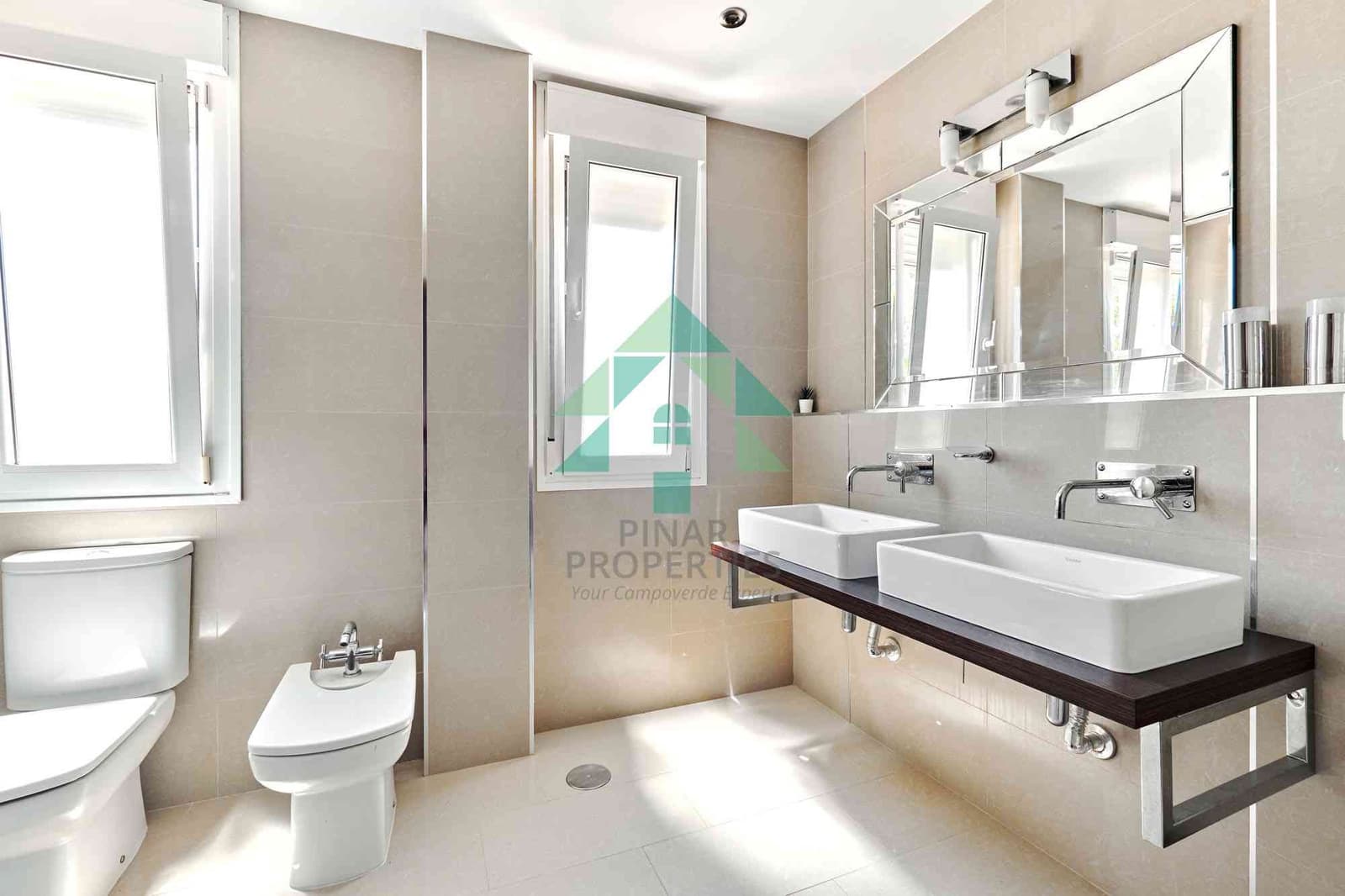 6 soveværelse Villa til salg i Alicante by med swimmingpool - € 750.000 (Ref: 7655196)