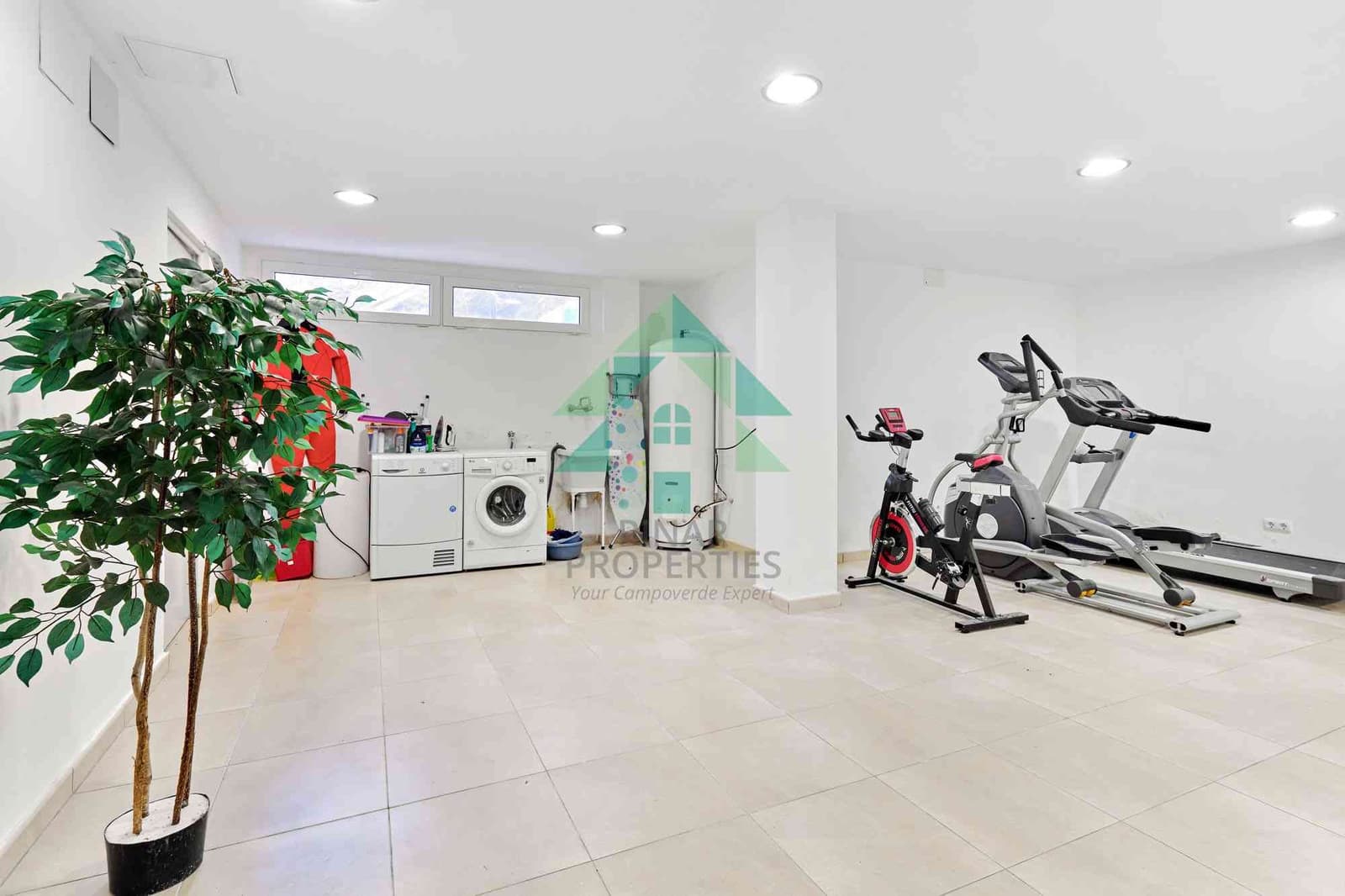 6 soveværelse Villa til salg i Alicante by med swimmingpool - € 750.000 (Ref: 7655196)