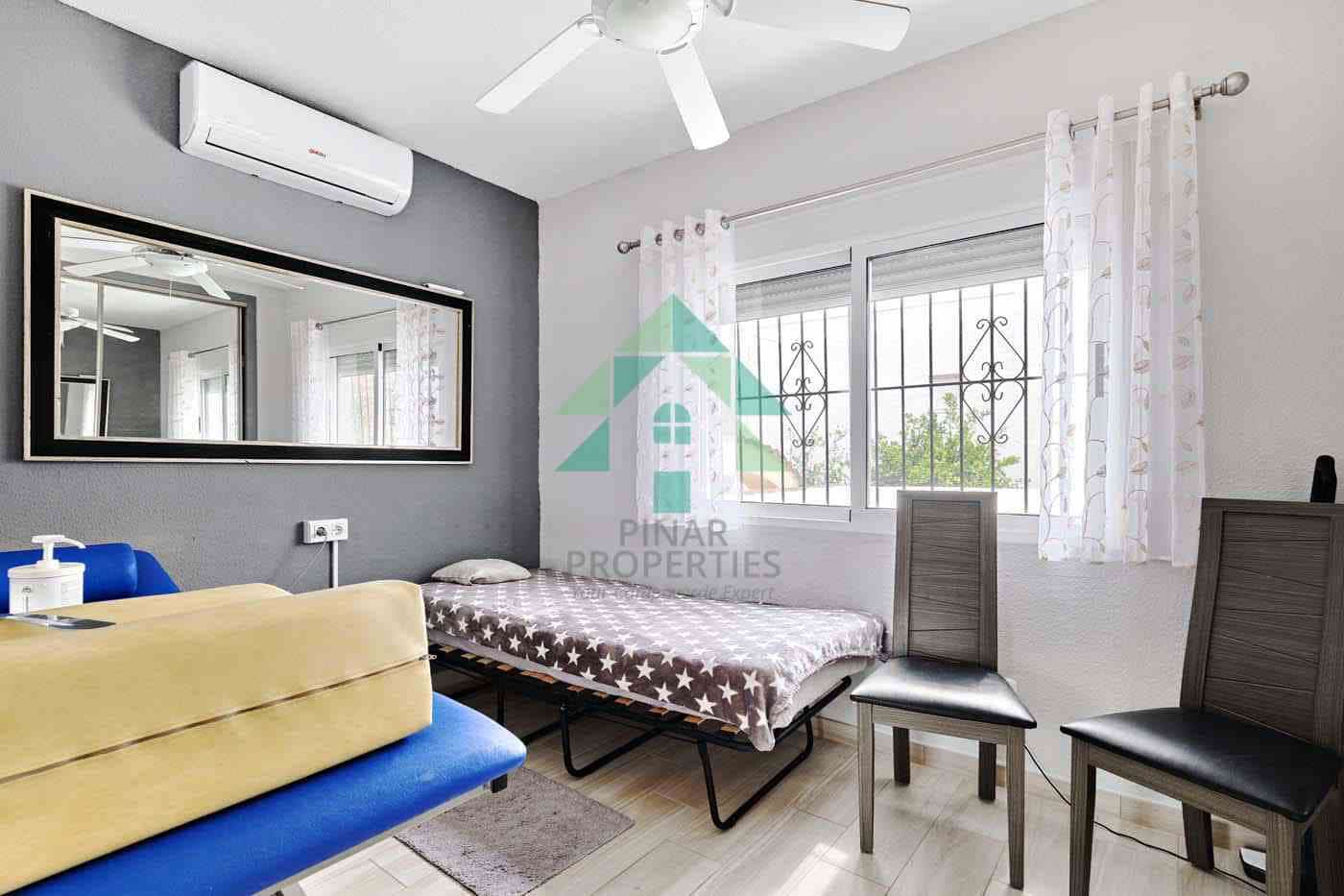 4 makuuhuone Huvila myytävänä paikassa Pinar de Campoverde mukana uima-altaan - 440 000 € (Ref: 8349917)