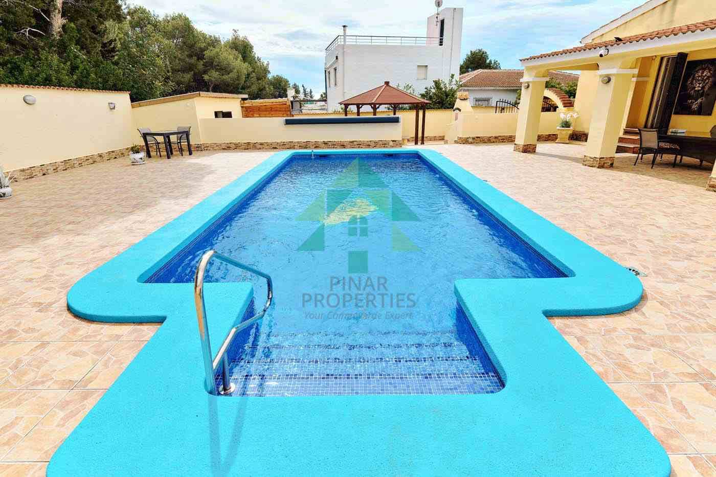 4 makuuhuone Huvila myytävänä paikassa Pinar de Campoverde mukana uima-altaan - 440 000 € (Ref: 8349917)