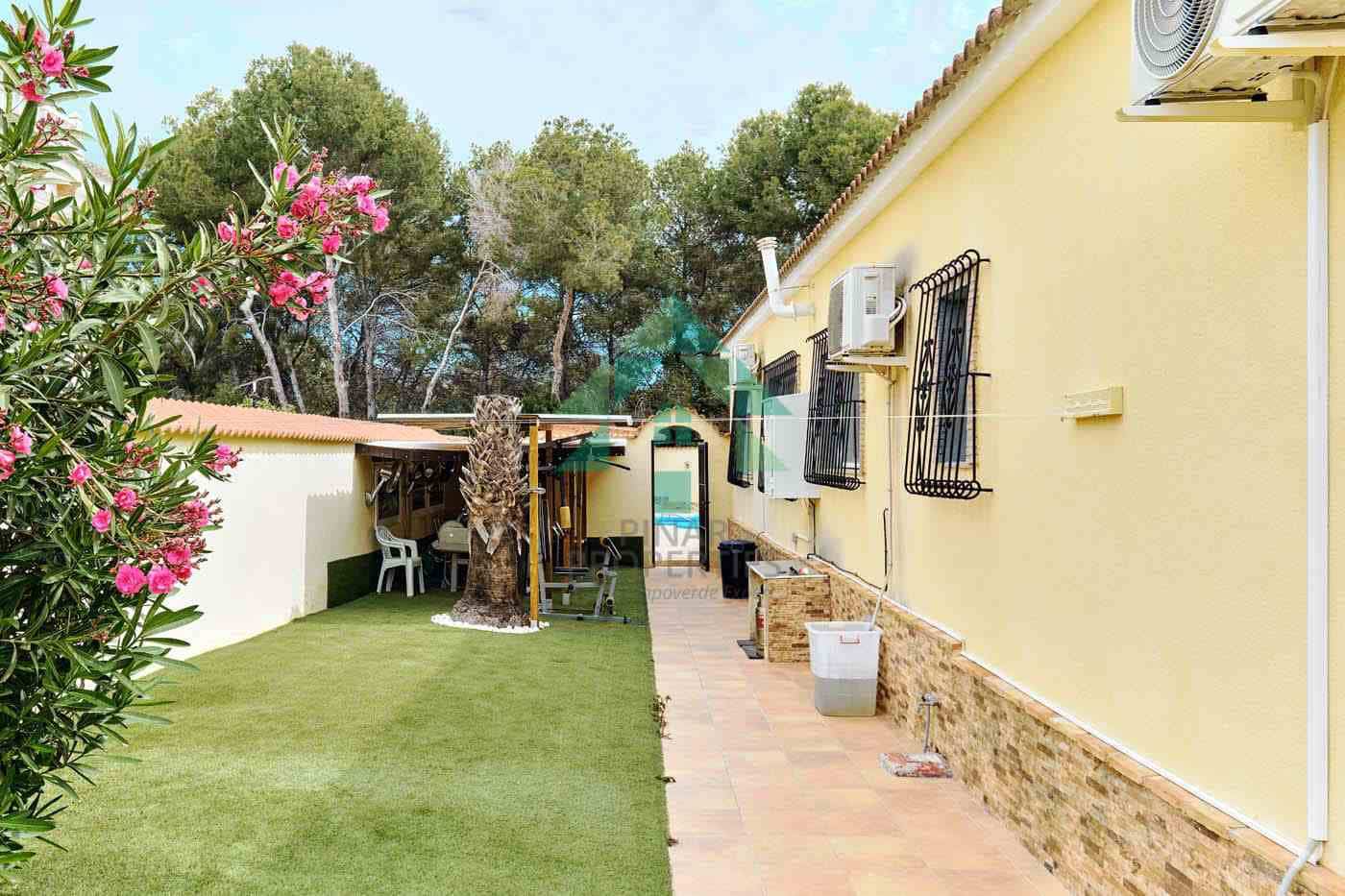 4 makuuhuone Huvila myytävänä paikassa Pinar de Campoverde mukana uima-altaan - 440 000 € (Ref: 8349917)