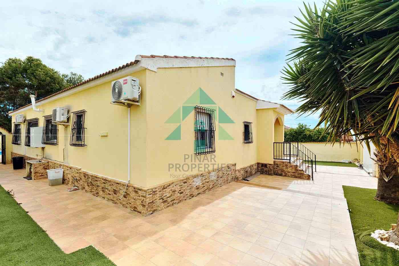 4 makuuhuone Huvila myytävänä paikassa Pinar de Campoverde mukana uima-altaan - 440 000 € (Ref: 8349917)