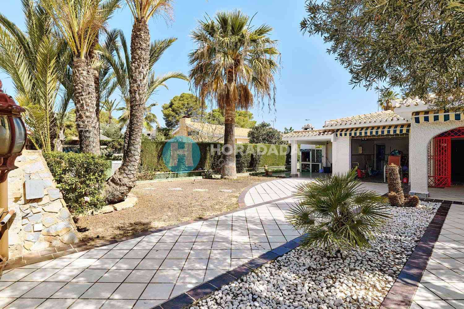 4 bedroom Villa for sale in Campoamor - € 790,000 (Ref: 8737373)