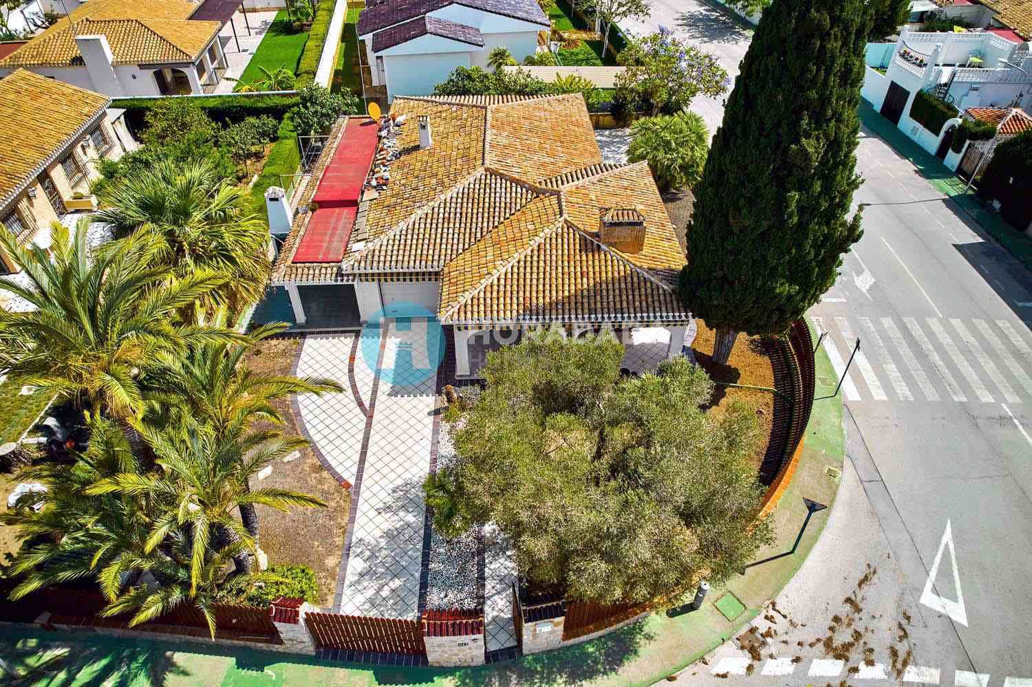 4 bedroom Villa for sale in Campoamor - € 790,000 (Ref: 8737373)