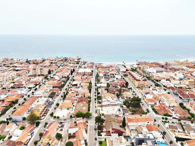 5 soverom Hus til salgs i Torre de la Horadada, Pilar de la Horadada med garasje - € 229 000 (Ref: 9048567)