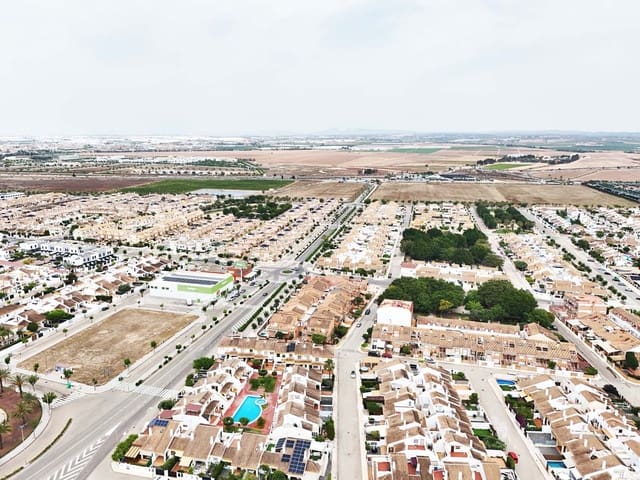 5 soverom Hus til salgs i Torre de la Horadada, Pilar de la Horadada med garasje - € 229 000 (Ref: 9048567)