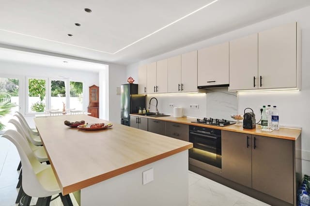 6 bedroom Villa for sale in Pinar de Campoverde, Pilar de la Horadada with pool - € 569,000 (Ref: 9063450)