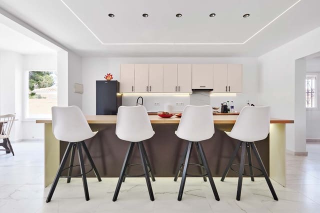 6 bedroom Villa for sale in Pinar de Campoverde, Pilar de la Horadada with pool - € 569,000 (Ref: 9063450)