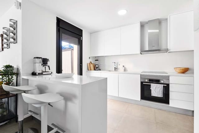 3 soveværelse Semi-Rækkehus til salg i Torre de la Horadada, Pilar de la Horadada med swimmingpool - € 474.000 (Ref: 9128040)