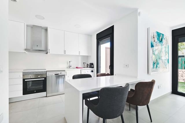 3 soveværelse Semi-Rækkehus til salg i Torre de la Horadada, Pilar de la Horadada med swimmingpool - € 450.000 (Ref: 9188149)