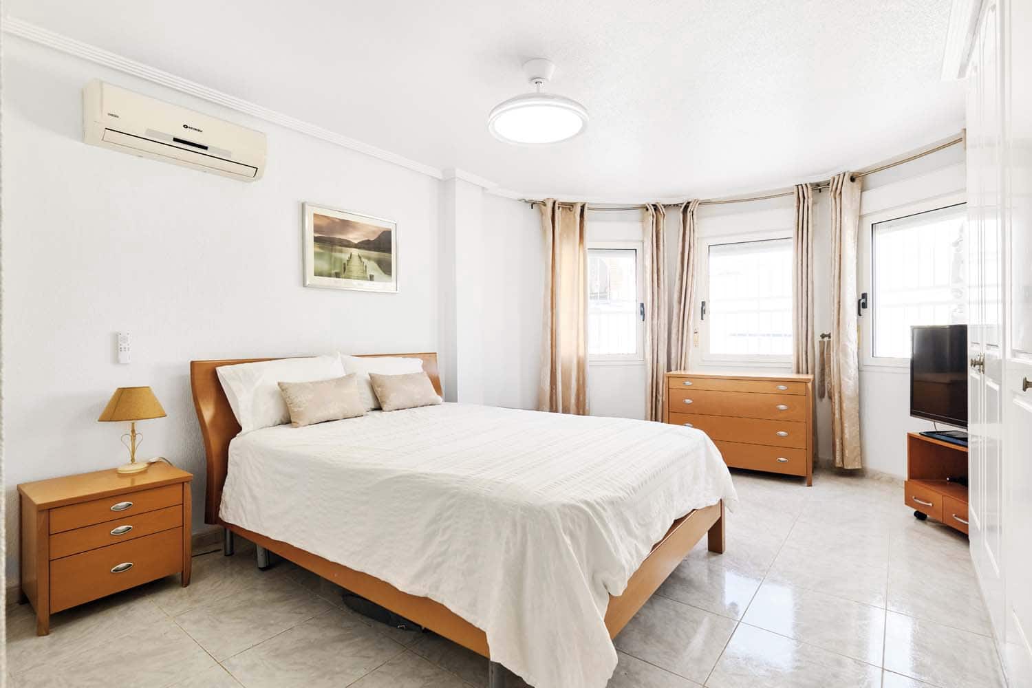 Chalet de 4 habitaciones en Pinar de Campoverde en venta con piscina - 495.000 € (Ref: 9202745)