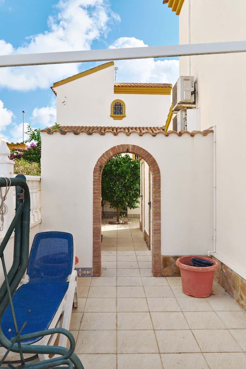 3 bedroom Villa for sale in Pinar de Campoverde with pool - € 299,950 (Ref: 9293567)