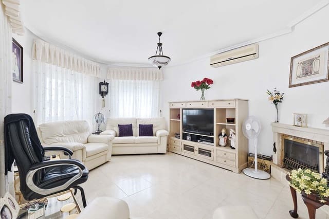 3 bedroom Villa for sale in Pinar de Campoverde, Pilar de la Horadada with pool - € 299,950 (Ref: 9293567)