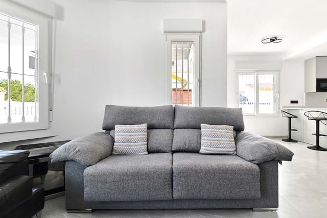 3 bedroom Villa for sale in Pinar de Campoverde, Pilar de la Horadada with pool - € 375,000 (Ref: 9331758)