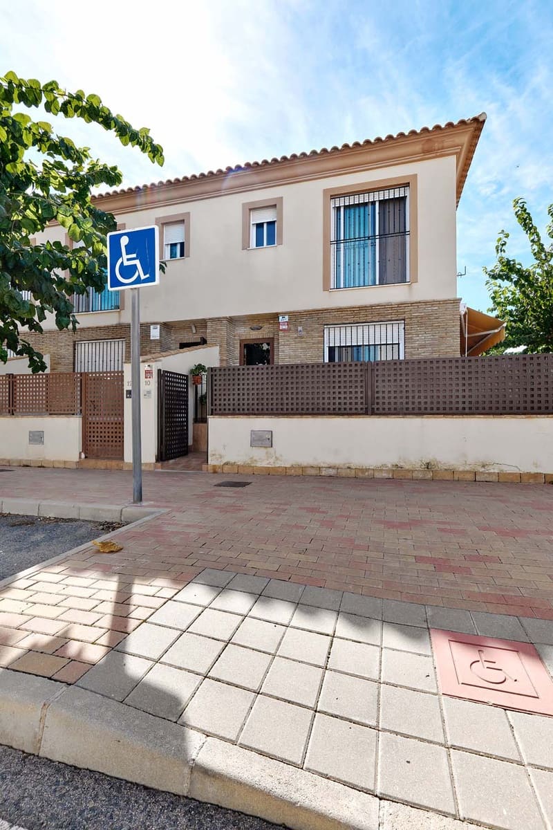 4 soverom Kjedet enebolig til salgs i San Pedro del Pinatar med garasje - € 255 000 (Ref: 9334525)