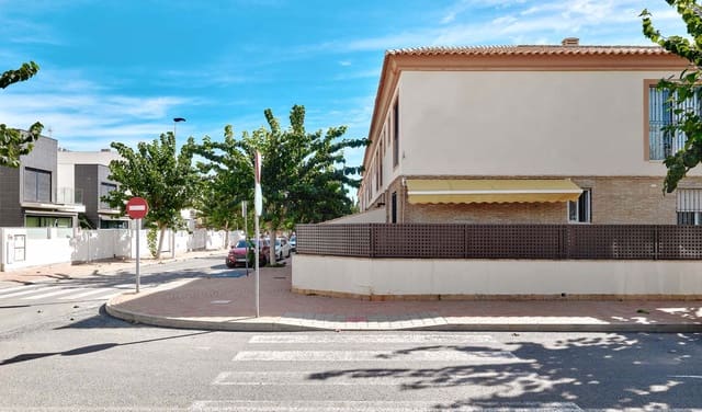 4 soverom Kjedet enebolig til salgs i San Pedro del Pinatar med garasje - € 255 000 (Ref: 9334525)