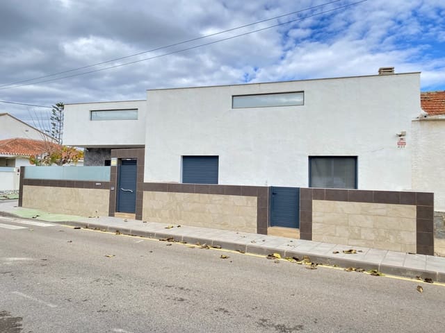 4 soverom Kjedet enebolig til salgs i Torre de la Horadada, Pilar de la Horadada med svømmebasseng - € 620 000 (Ref: 9481913)