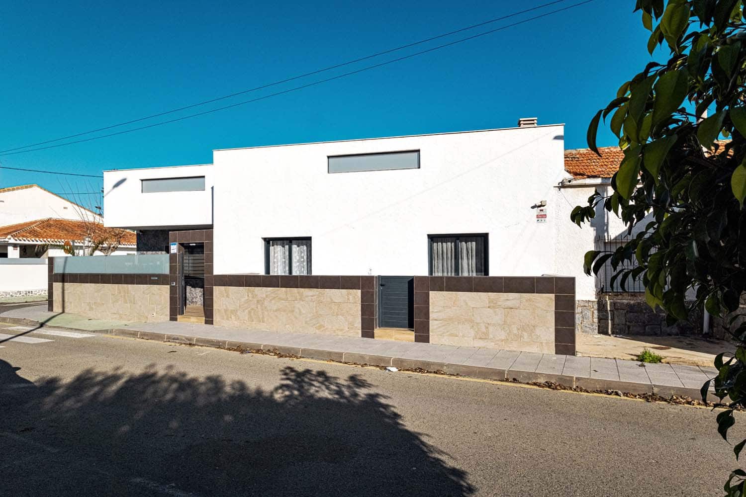 Pareado de 4 habitaciones en Torre de la Horadada en venta con piscina - 595.000 € (Ref: 9481913)