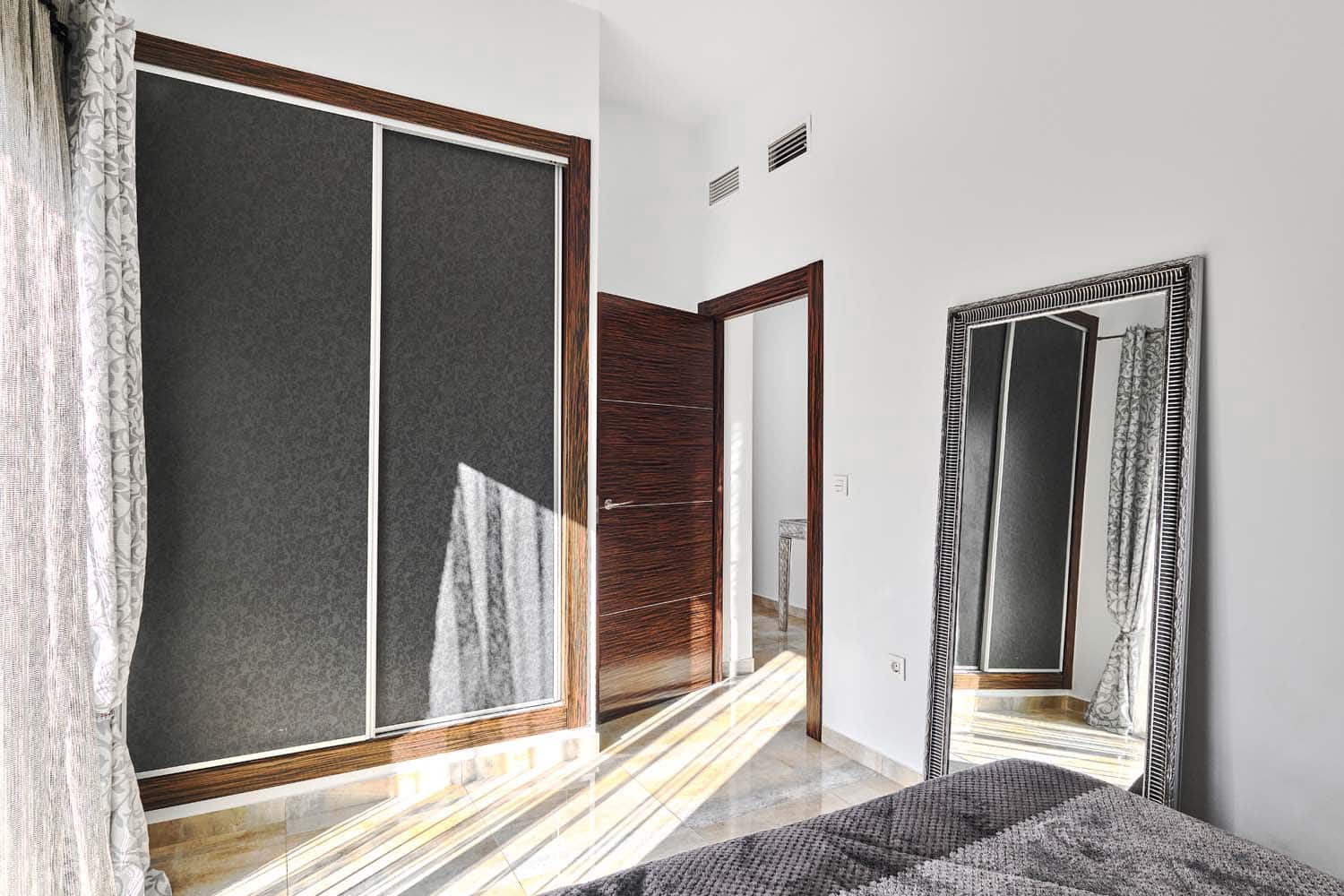 Pareado de 4 habitaciones en Torre de la Horadada en venta con piscina - 595.000 € (Ref: 9481913)