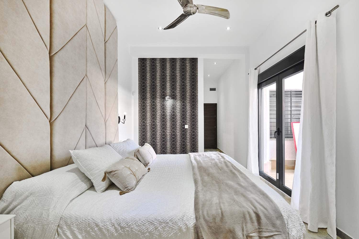 Pareado de 4 habitaciones en Torre de la Horadada en venta con piscina - 595.000 € (Ref: 9481913)