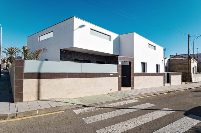 4 makuuhuone Paritalo myytävänä paikassa Torre de la Horadada, Pilar de la Horadada mukana uima-altaan - 595 000 € (Ref: 9481913)