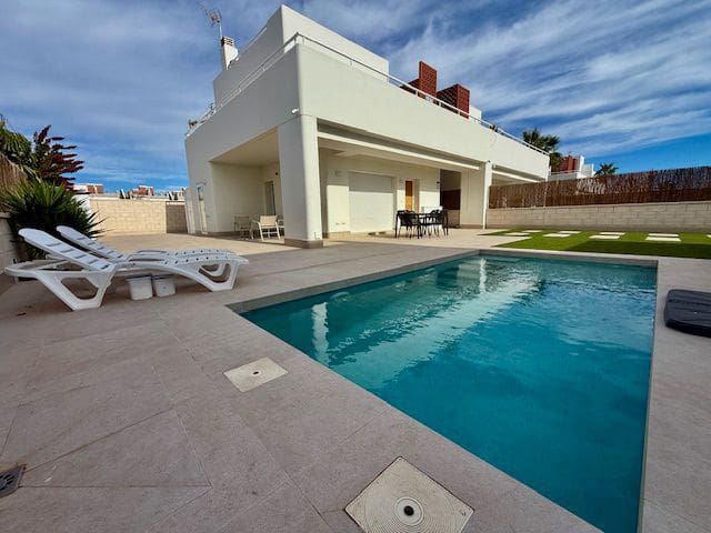 3 sypialnia Willa na sprzedaż w Pilar de la Horadada z basenem - 575 000 € (Ref: 9547600)