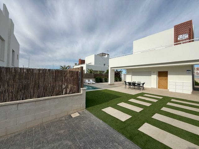 3 sypialnia Willa na sprzedaż w Pilar de la Horadada z basenem - 575 000 € (Ref: 9547600)