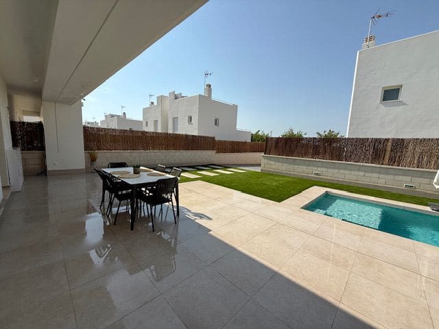 3 sypialnia Willa na sprzedaż w Pilar de la Horadada ciudad, Pilar de la Horadada z basenem - 575 000 € (Ref: 9547600)