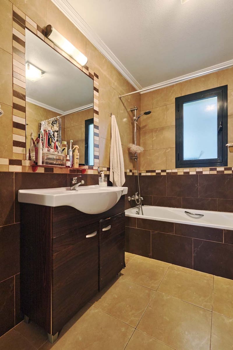 Casa de 3 habitaciones en Villamartin en venta - 249.000 € (Ref: 9548975)