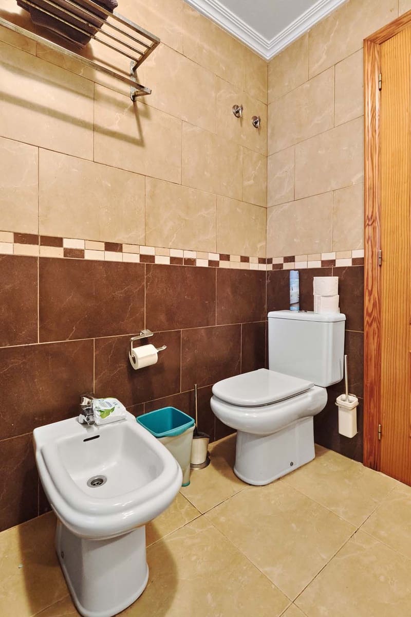 Casa de 3 habitaciones en Villamartin en venta - 249.000 € (Ref: 9548975)