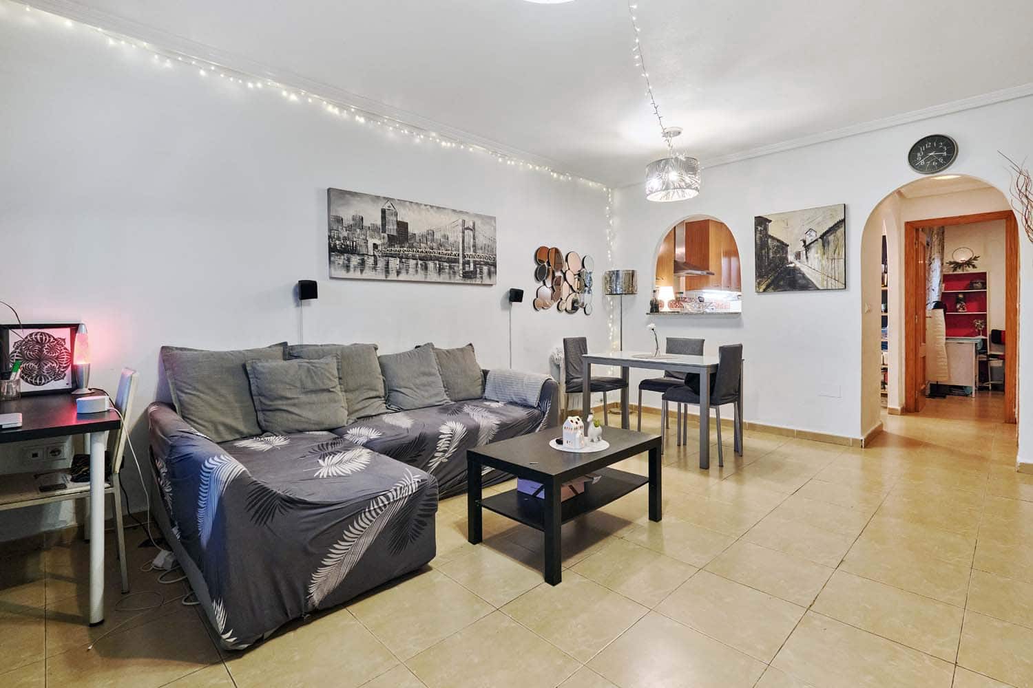 Casa de 3 habitaciones en Villamartin en venta - 249.000 € (Ref: 9548975)