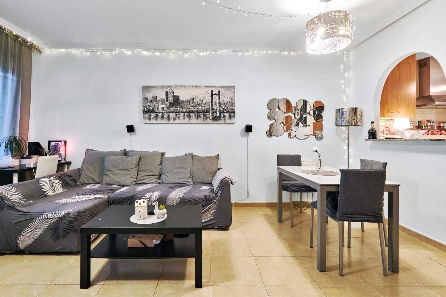 Casa de 3 habitaciones en Villamartin en venta - 249.000 € (Ref: 9548975)