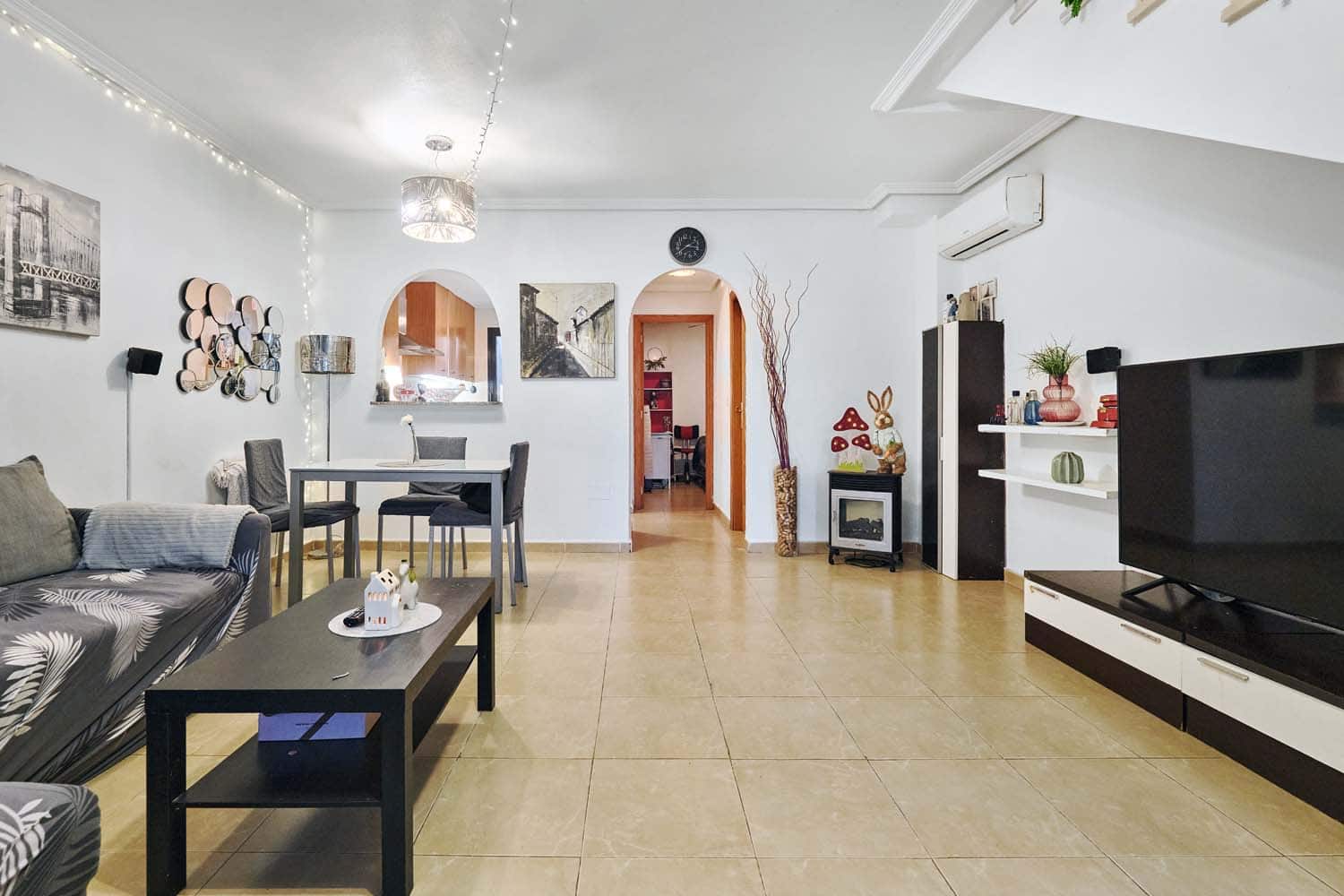 Casa de 3 habitaciones en Villamartin en venta - 249.000 € (Ref: 9548975)