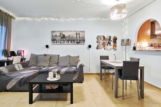 Casa de 3 habitaciones en Villamartin, Orihuela en venta - 249.000 € (Ref: 9548975)