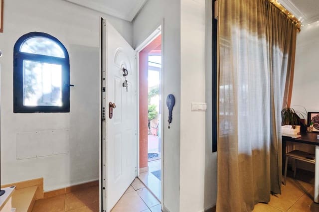 Casa de 3 habitaciones en Villamartin, Orihuela en venta - 249.000 € (Ref: 9548975)