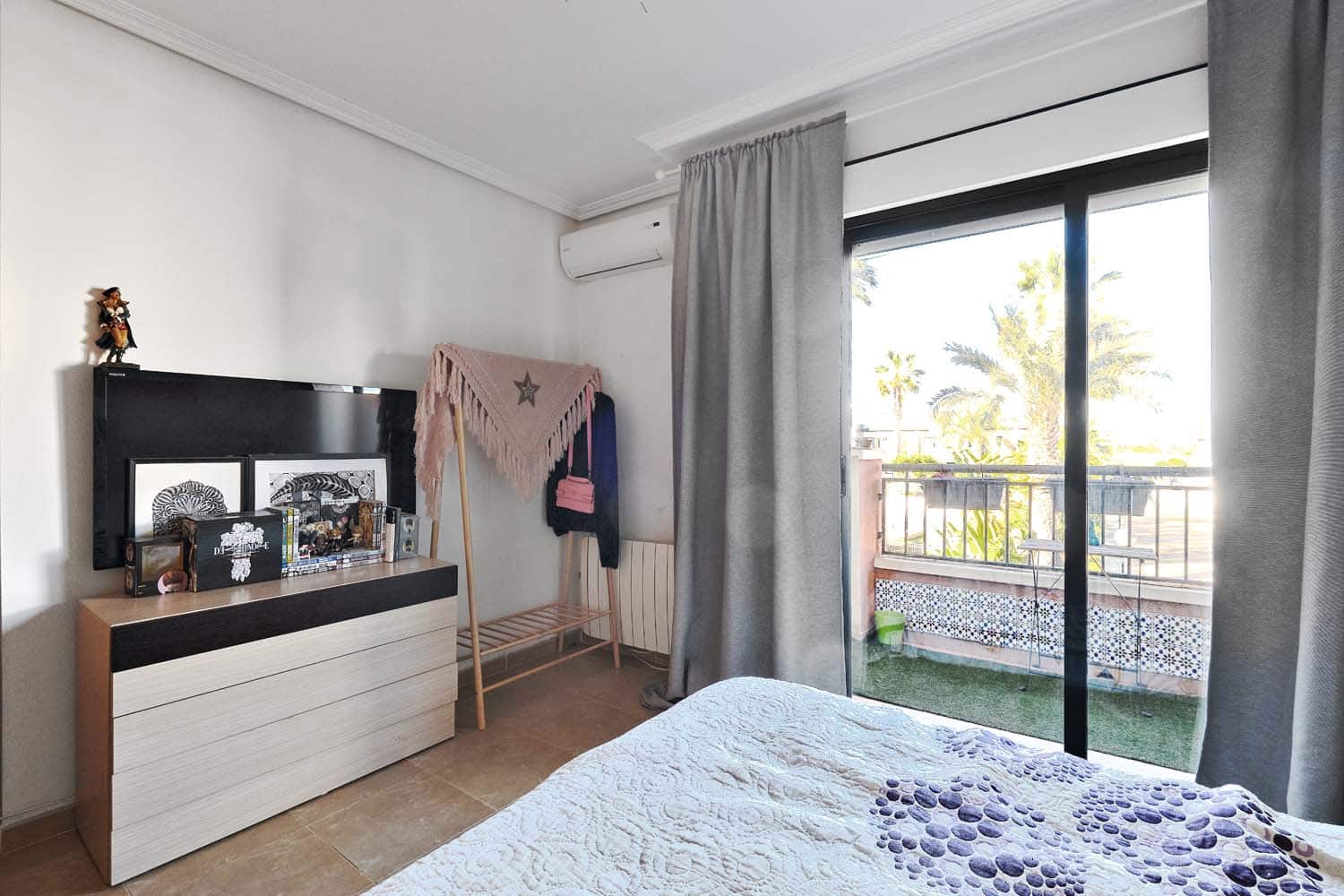 Casa de 3 habitaciones en Villamartin en venta - 249.000 € (Ref: 9548975)