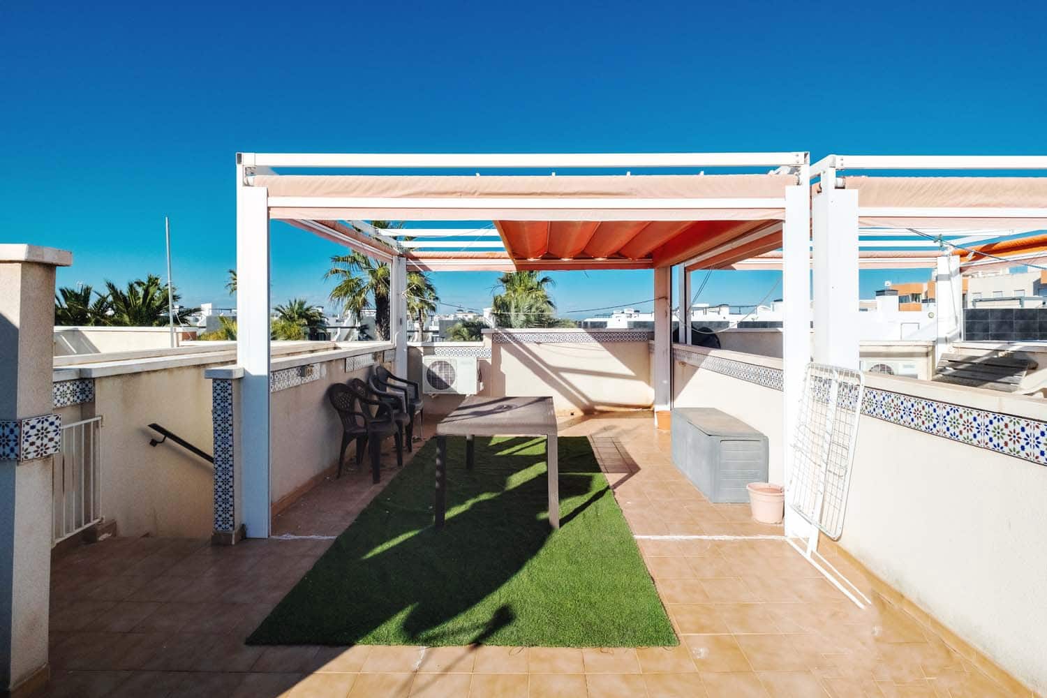 Casa de 3 habitaciones en Villamartin en venta - 249.000 € (Ref: 9548975)