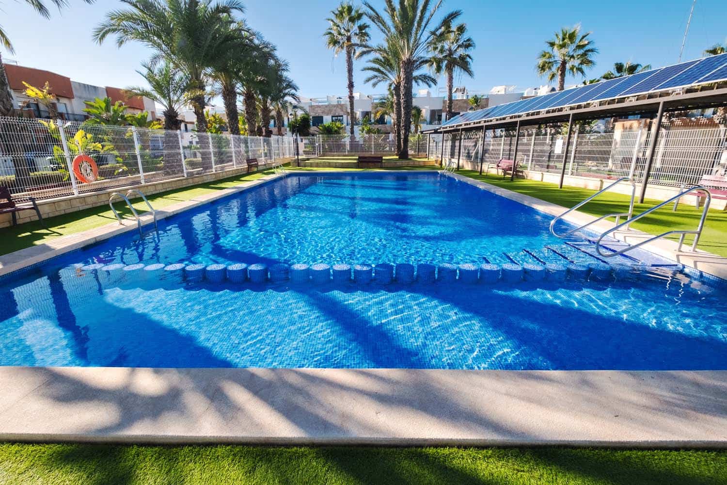 Casa de 3 habitaciones en Villamartin en venta - 249.000 € (Ref: 9548975)