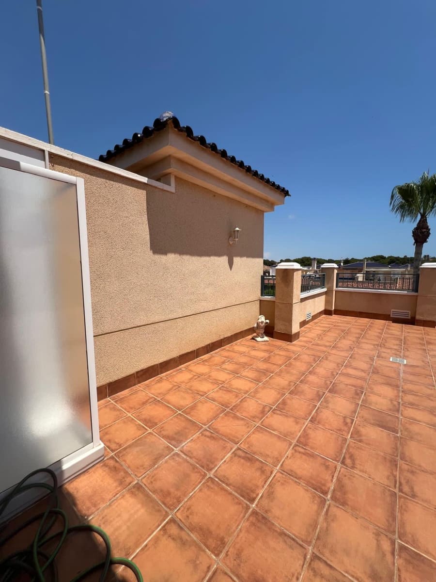 2 bedroom Apartment for sale in Pilar de la Horadada with garage - € 220,000 (Ref: 9555270)