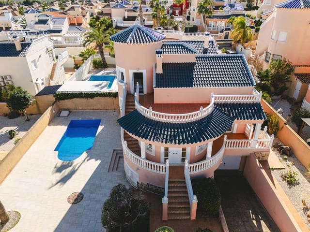 Chalet de 3 habitaciones en Pinar de Campoverde, Pilar de la Horadada en venta con piscina - 380.000 € (Ref: 9603034)