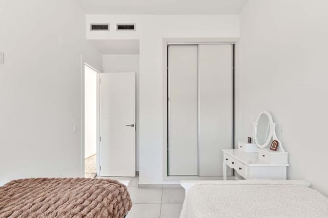 3 slaapkamer Villa te koop in San Miguel de Salinas met zwembad - € 560.000 (Ref: 9603348)