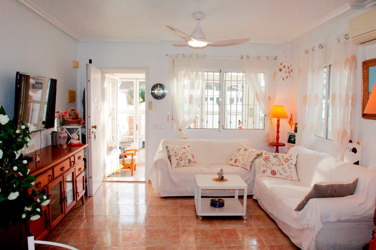 Pareado de 4 habitaciones en Torre de la Horadada en venta - 272.000 € (Ref: 9673949)