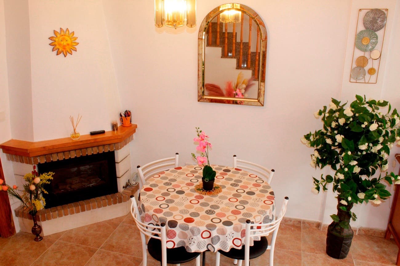 Pareado de 4 habitaciones en Torre de la Horadada en venta - 272.000 € (Ref: 9673949)