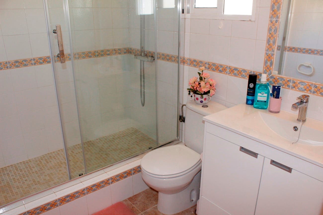 Pareado de 4 habitaciones en Torre de la Horadada en venta - 272.000 € (Ref: 9673949)