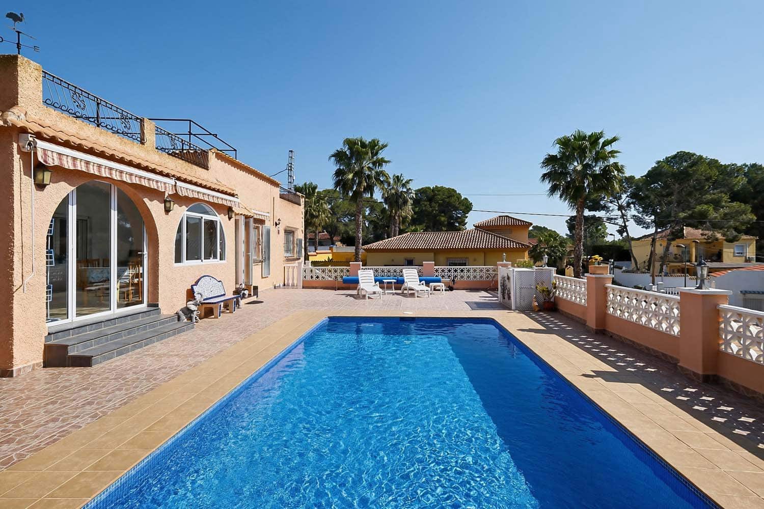 6 bedroom Villa for sale in Pinar de Campoverde with pool - € 525,000 (Ref: 9715365)