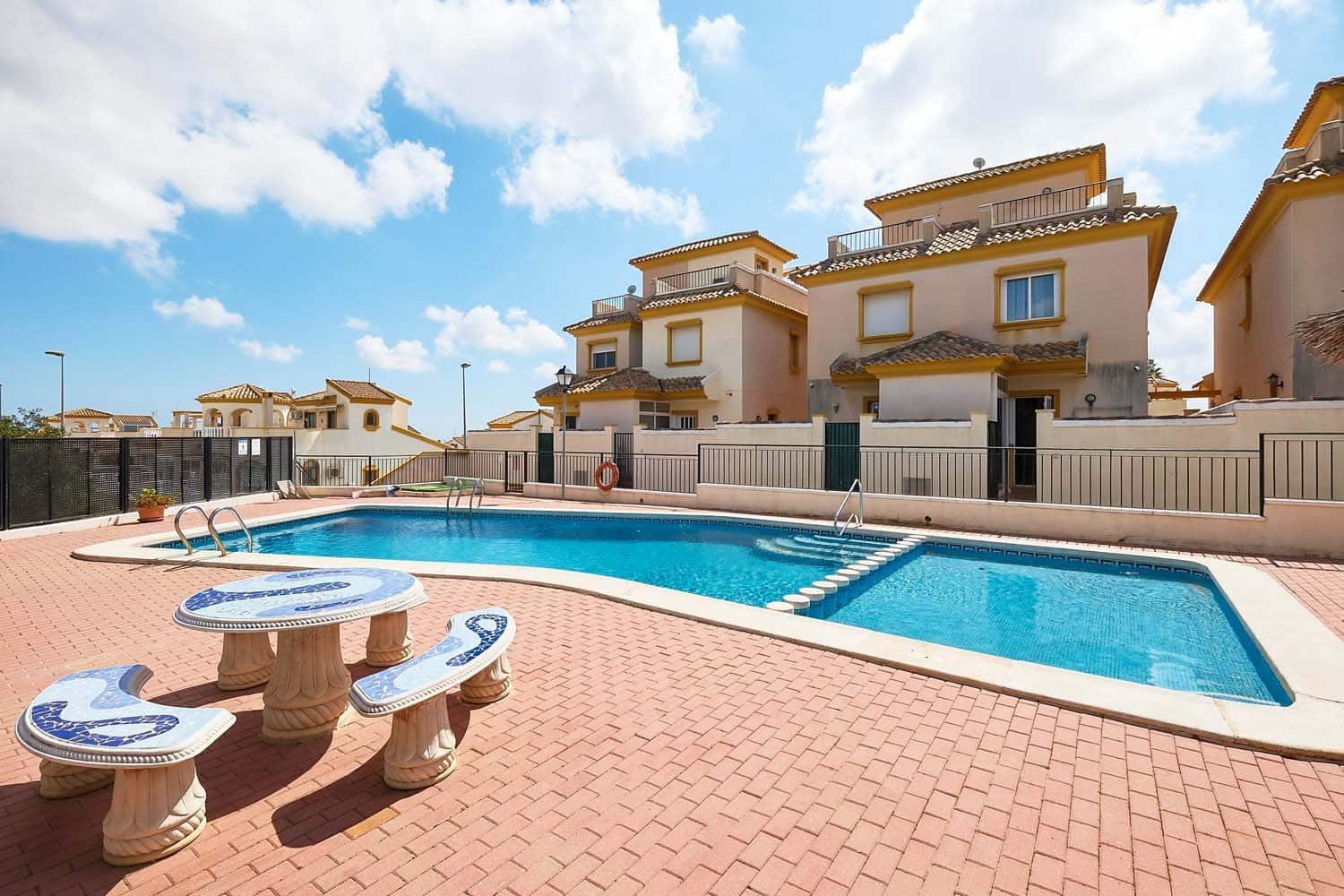 2 bedroom Semi-detached Villa for sale in Pinar de Campoverde - € 170,000 (Ref: 9722671)