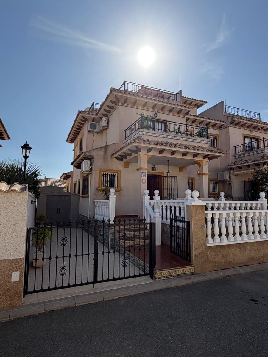 3 slaapkamer Halfvrijstaande villa te koop in Cabo Roig - € 260.000 (Ref: 9730178)