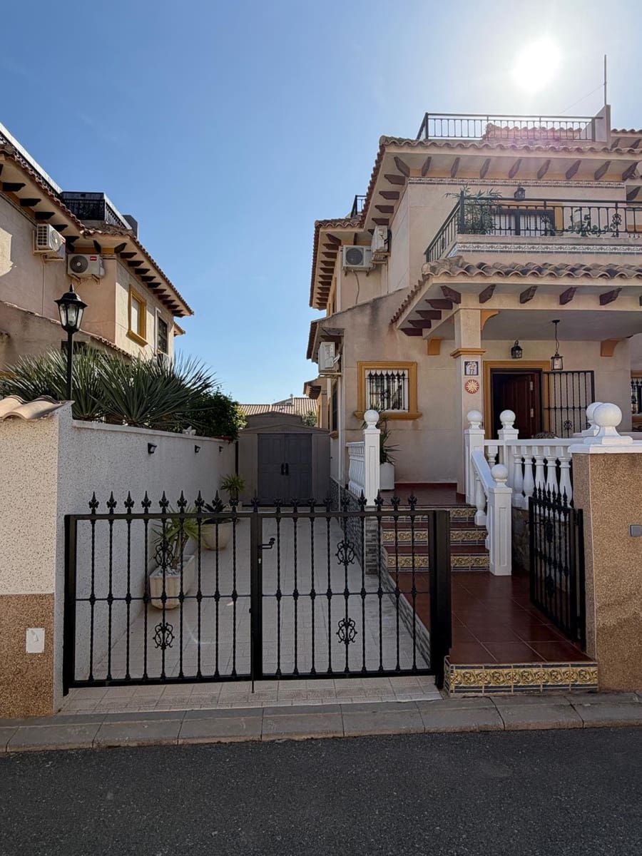 3 slaapkamer Halfvrijstaande villa te koop in Cabo Roig - € 260.000 (Ref: 9730178)