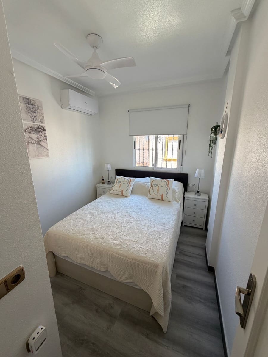 3 slaapkamer Halfvrijstaande villa te koop in Cabo Roig - € 260.000 (Ref: 9730178)