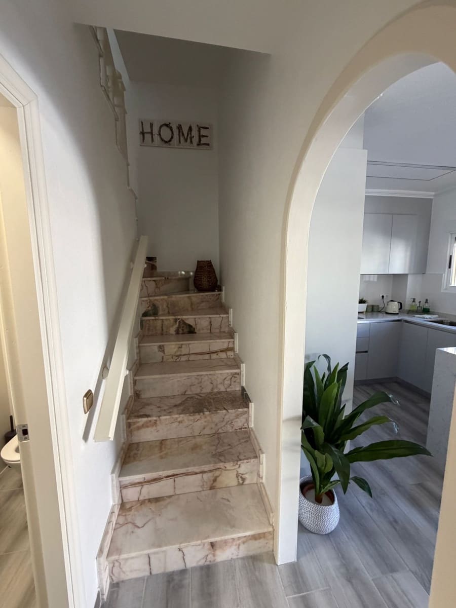 3 slaapkamer Halfvrijstaande villa te koop in Cabo Roig - € 260.000 (Ref: 9730178)